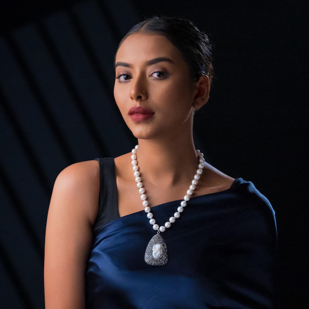 The Lumina Pendant Necklace – Shajgoj