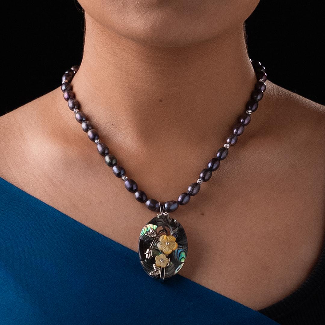 Pearl Necklace with Artisan Locket – Shajgoj