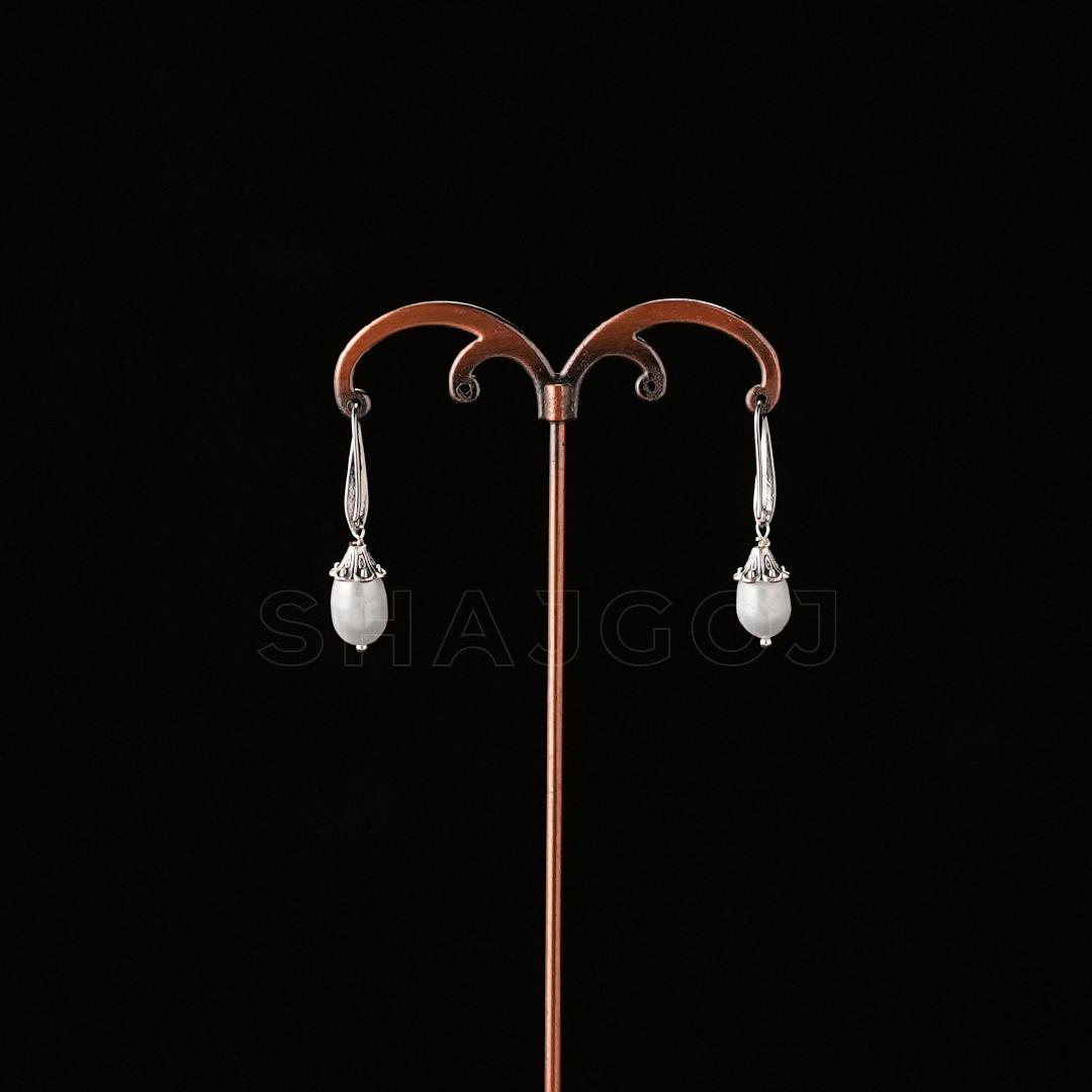 The Classic Hook Earrings – Shajgoj