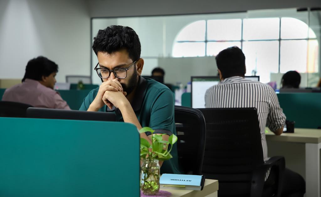 অফিসে ইমোশনাল হয়ে কাজের ক্ষতি করছেন না তো?