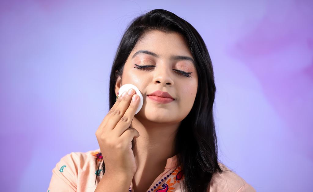 মেকআপ ও ডার্ট ইনস্ট্যান্টলি রিমুভ করতে মাইসেলার ওয়াটার