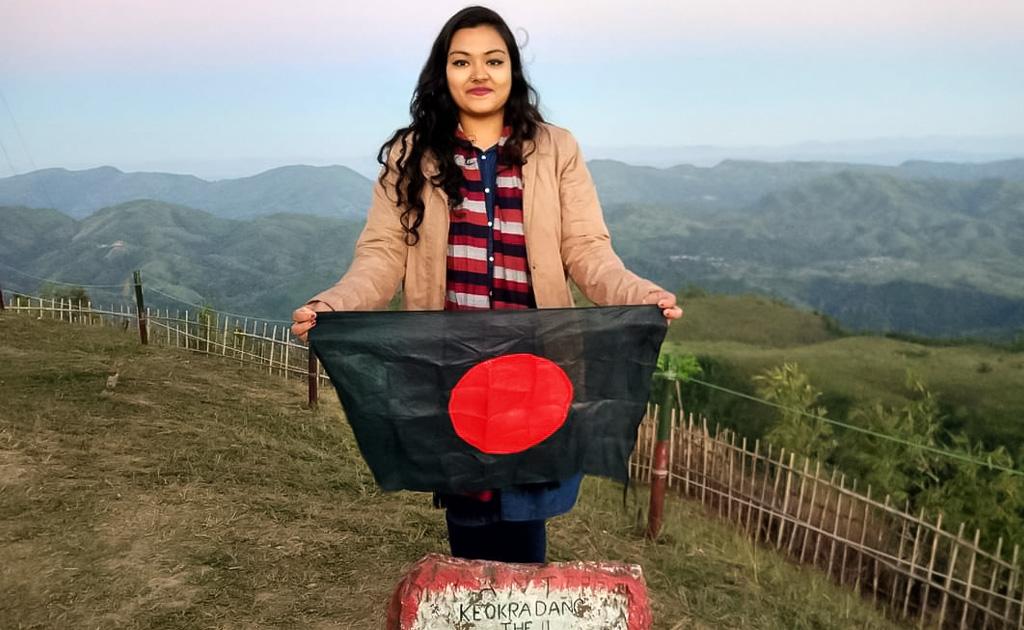 কেওক্রাডং | আকাশ আর পাহাড়ের নিবিড় বন্ধুত্ব যেখানে মিলেমিশে একাকার
