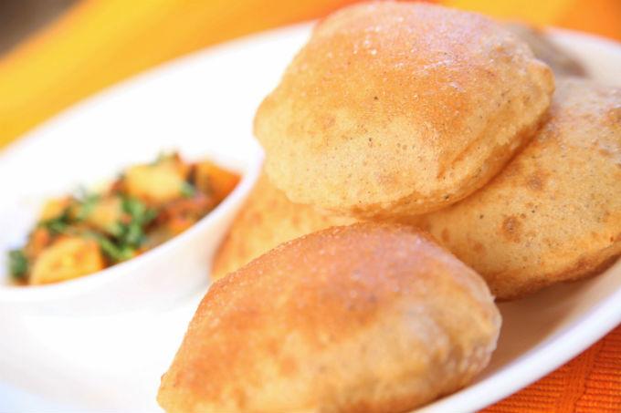 বিকালের নাস্তায় গরম গরম ডালপুরি