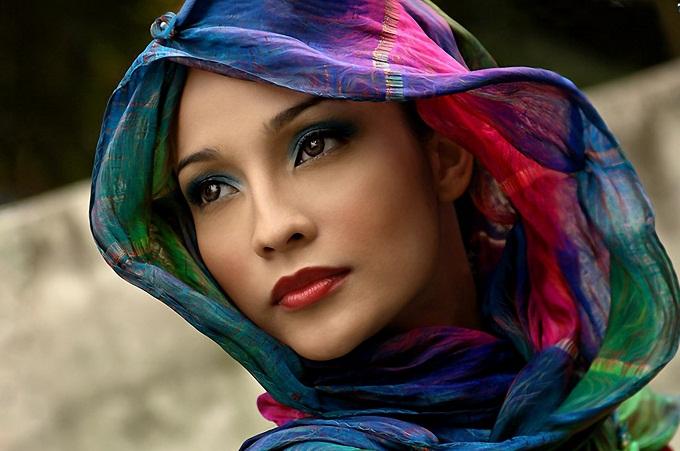 স্কার্ফ/মাফলার পরার ধরন পাল্টে নিজেকে করে তুলুন স্টাইলিশ