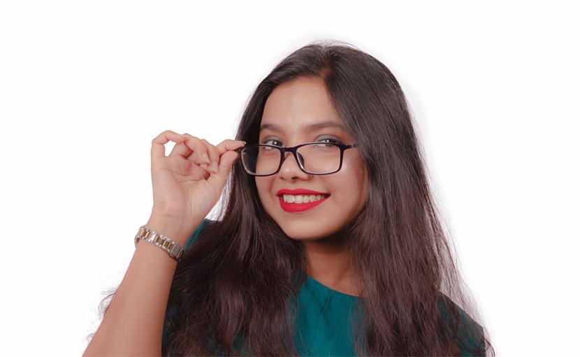 চশমার সাথে মেকআপ । পারফেক্ট লুক পেতে খেয়াল রাখুন ৪টি বিষয়