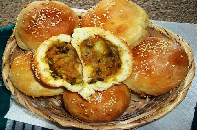 বিকেলের নাস্তায় সুস্বাদু মিট বান!