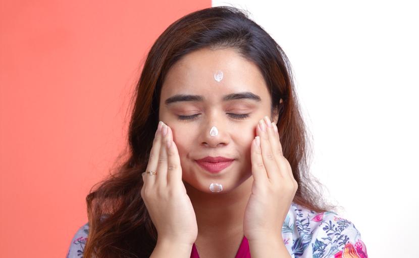 শীতে ত্বকের যত্নে ময়েশ্চারাইজার কেন না ব্যবহার করলেই নয়?