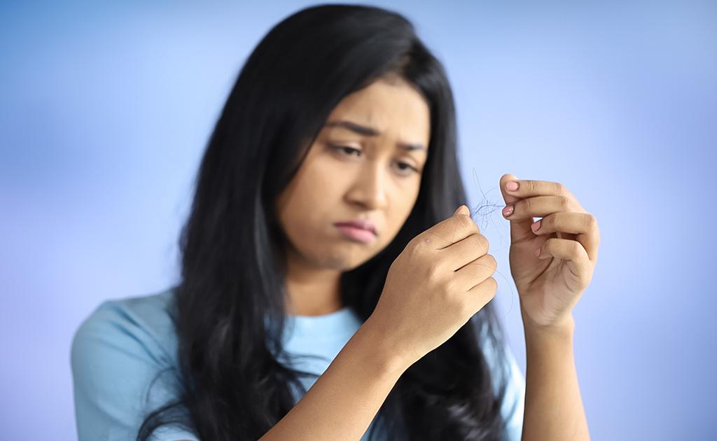 হরমোনাল ইমব্যালেন্সের কারণে চুল পড়ছে? ন্যাচারালি সল্যুশন পাবেন যেভাবে!