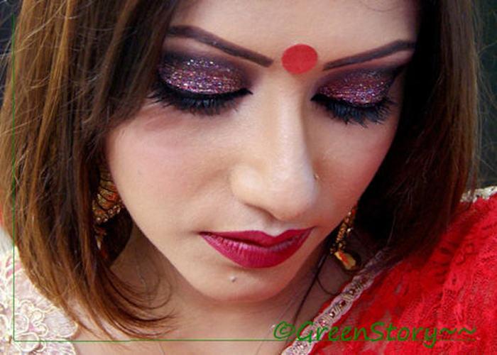 পার্টি মেক-আপ পিকটোরিয়াল