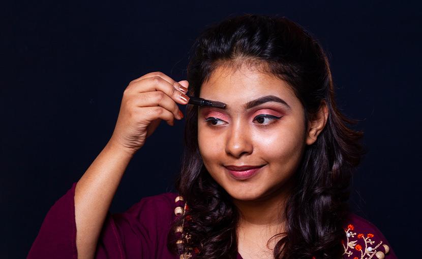 পারফেক্ট আইব্রো পেতে কার্যকরী ৪টি টিপস ও ট্রিকস!