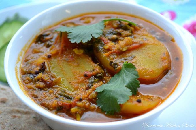 আলু দিয়ে মুগ ডাল ভুনা