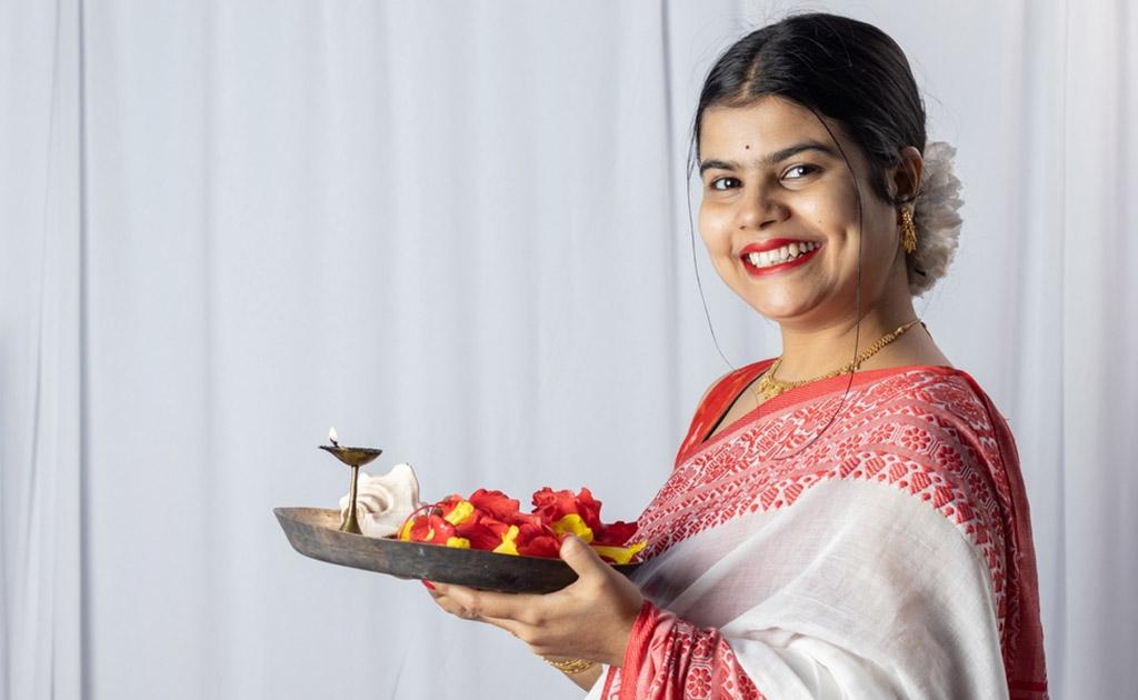 পূজার সাজ | বাঙালী নারীর চিরায়ত মায়াবী রূপ!