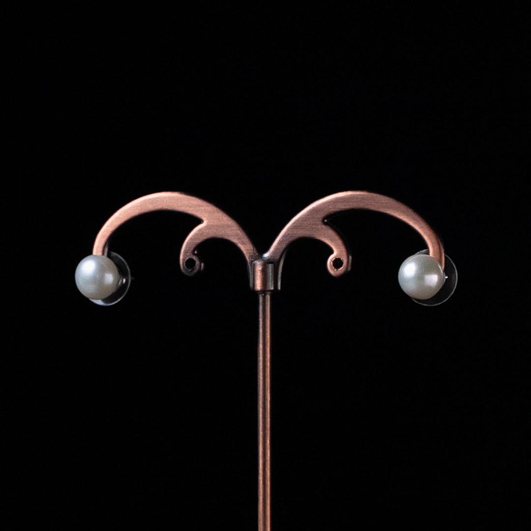 White Pearl Earrings - Medium – Shajgoj