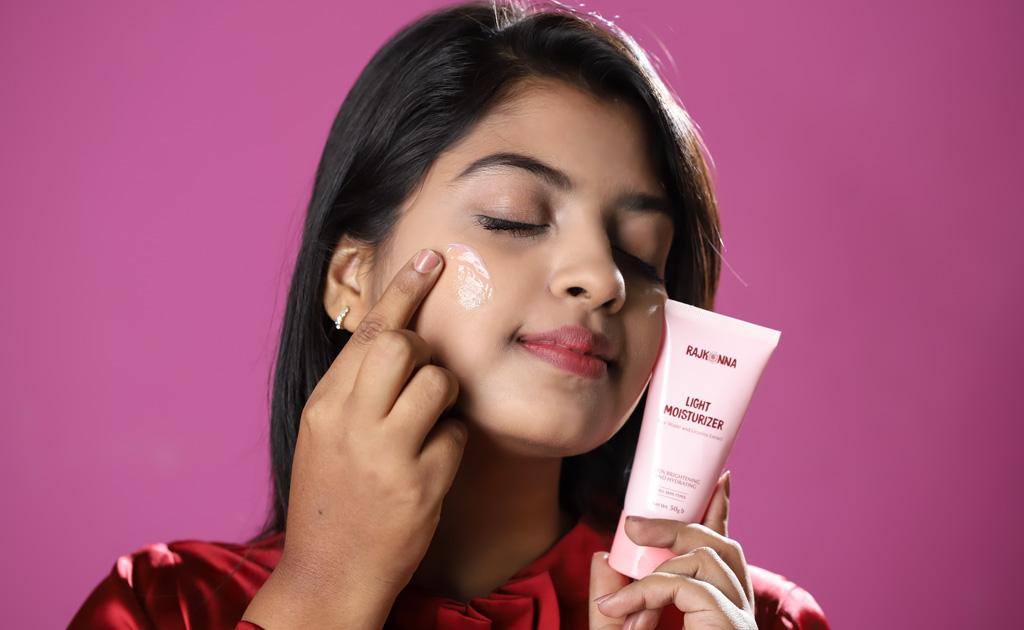 ব্রাইট ও হাইড্রেটেড স্কিন এখন একটি ময়েশ্চারাইজার দিয়েই!