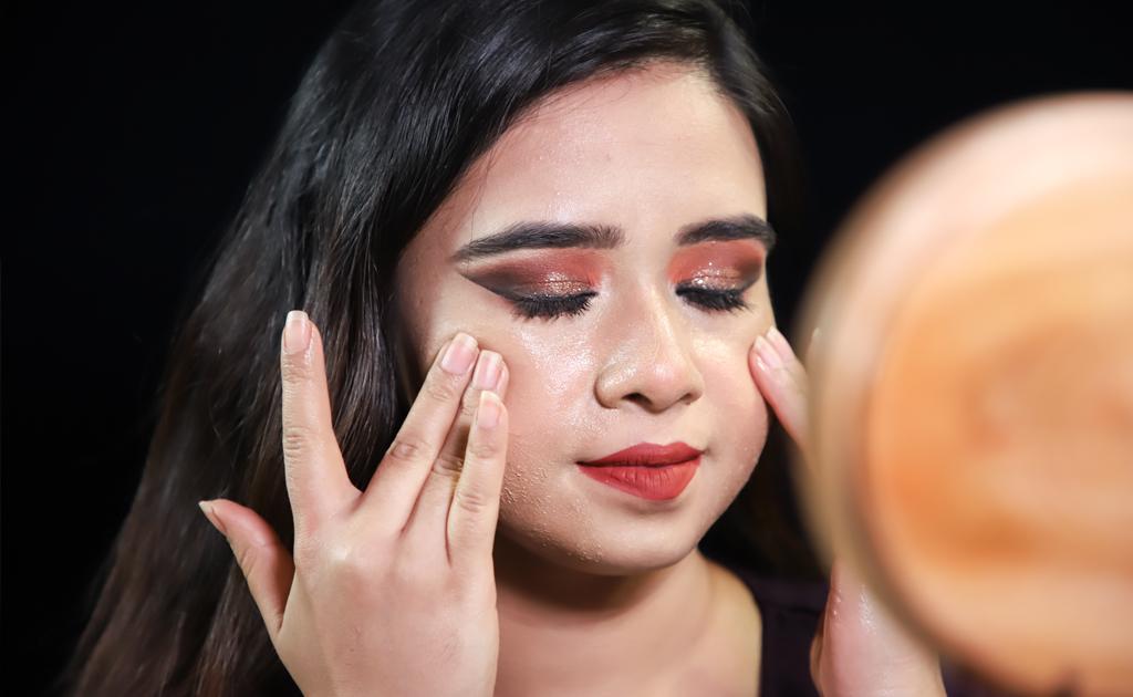 মেকআপ তোলার সহজ উপায় জানা আছে তো?